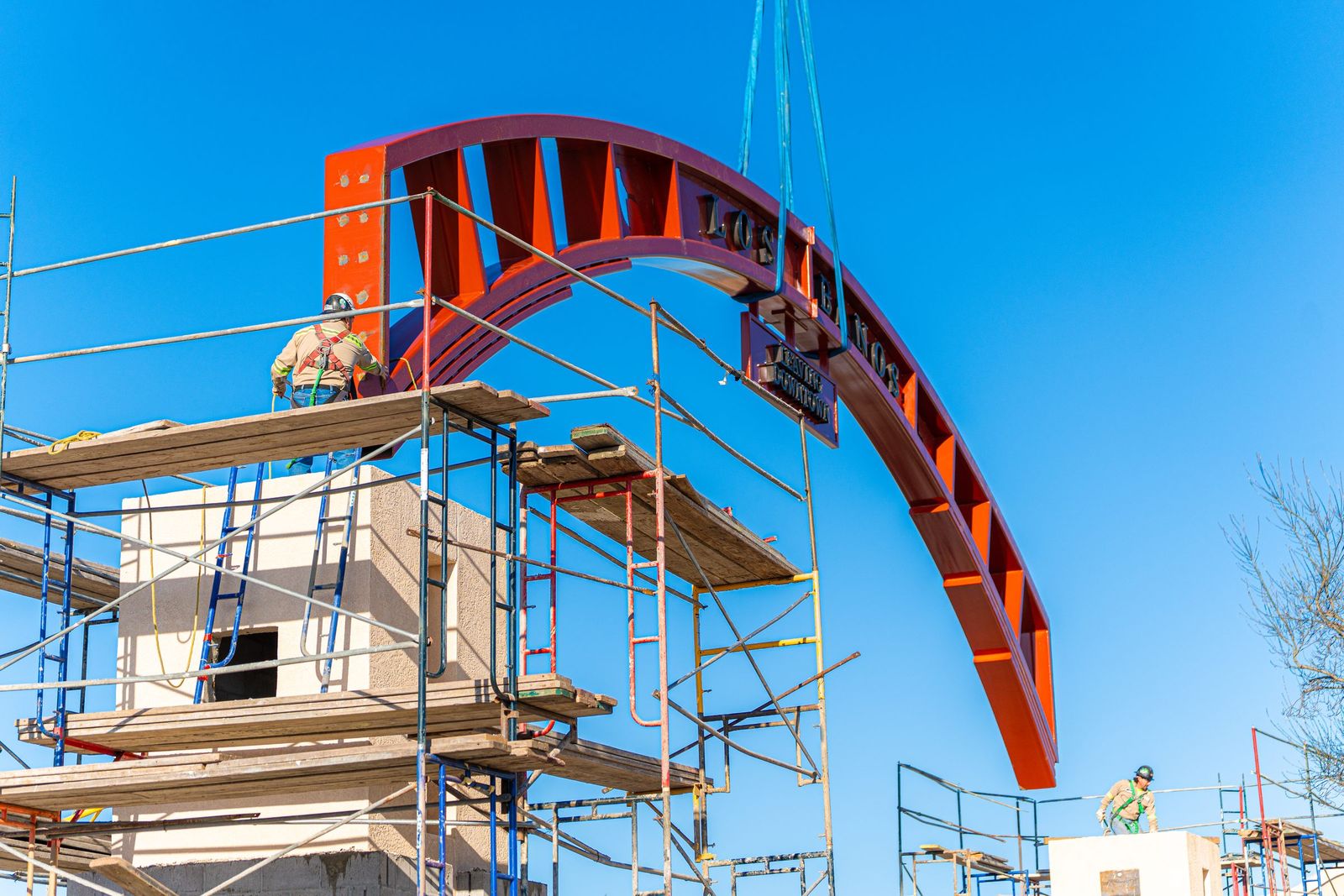 Arch span lowered into place — City of Los Banos