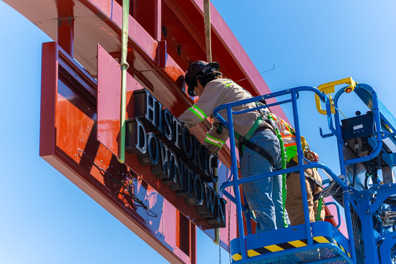 Installing the historic downtown letters — City of Los Banos