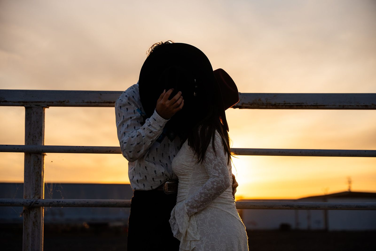Sunset kiss behind the hat — Couples Session